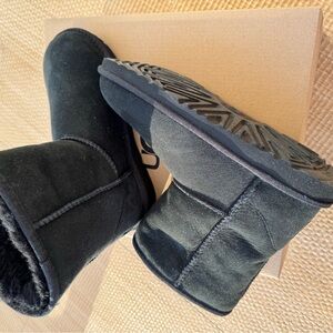 New UGG Boots (Size EU 36, US 4)